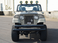 Image 8 of 32 of a 1970 JEEP COMMANDO