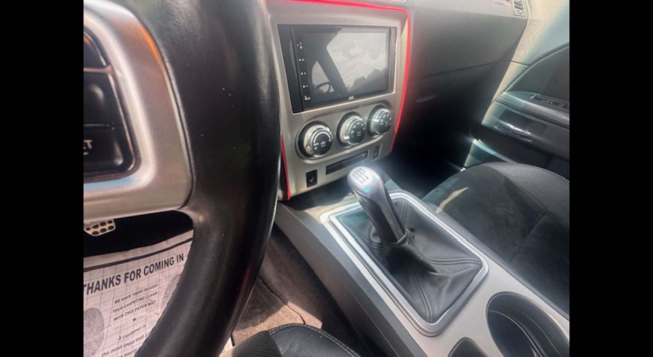 4th Image of a 2011 DODGE CHALLENGER