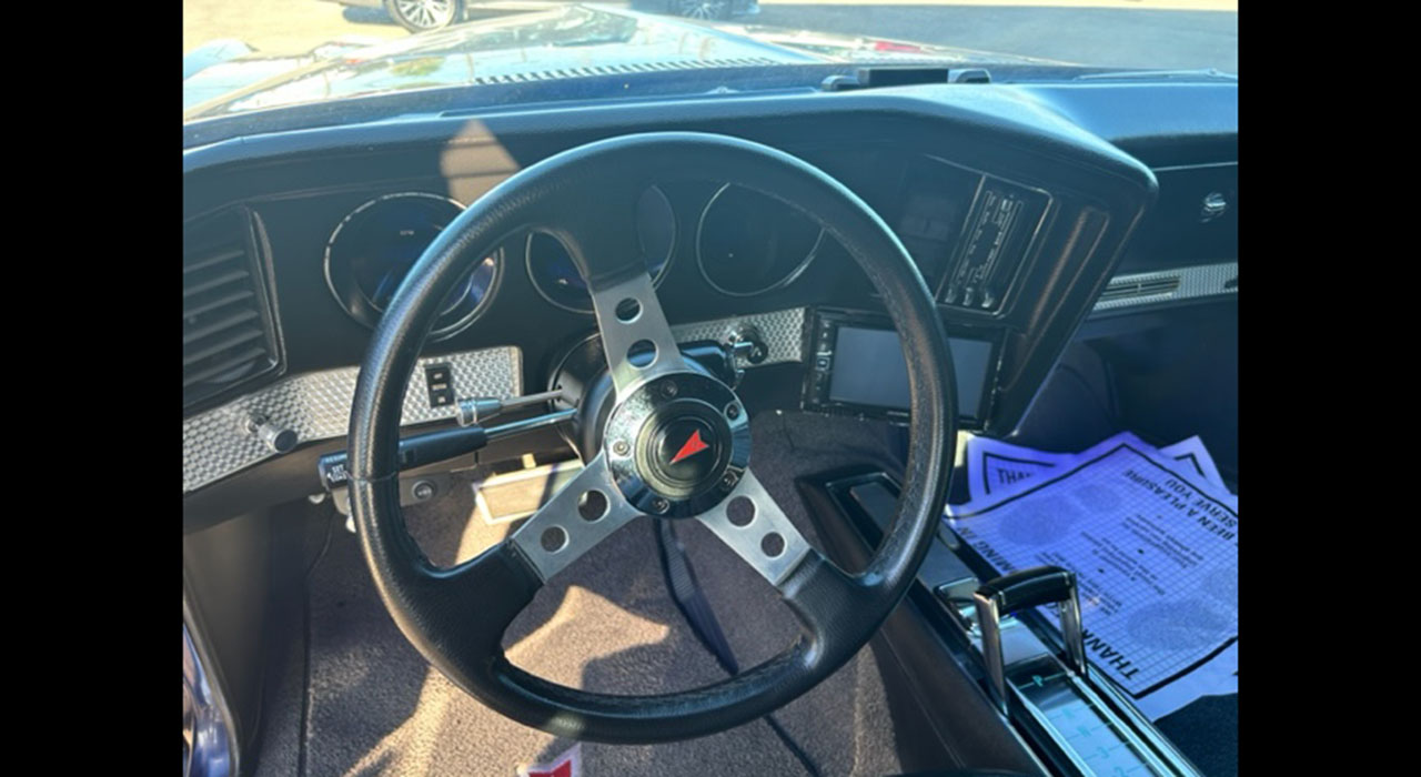 3rd Image of a 1972 PONTIAC GRAND PRIX