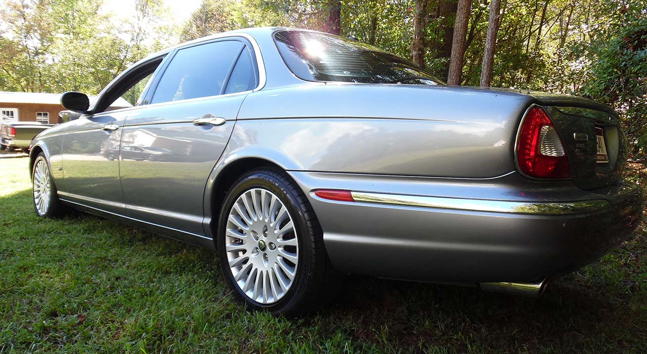 2nd Image of a 2007 JAGUAR XJ SERIES VANDEN PLAS