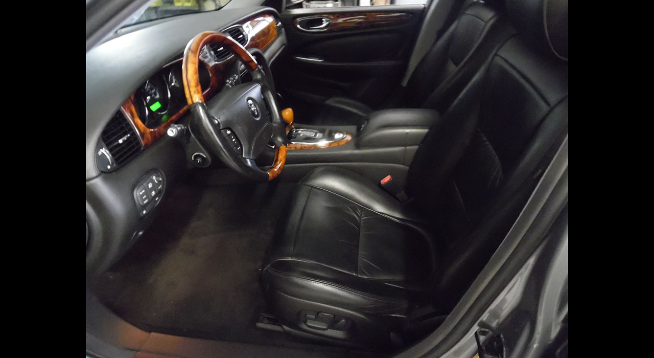 7th Image of a 2007 JAGUAR XJ SERIES VANDEN PLAS