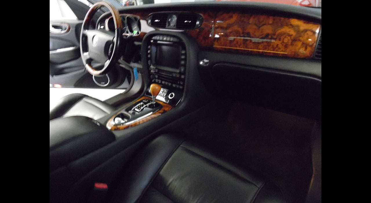 9th Image of a 2007 JAGUAR XJ SERIES VANDEN PLAS