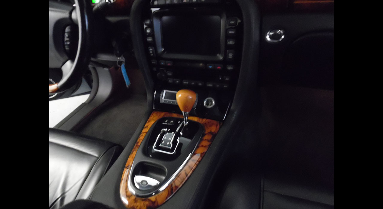 11th Image of a 2007 JAGUAR XJ SERIES VANDEN PLAS