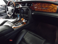 Image 10 of 19 of a 2007 JAGUAR XJ SERIES VANDEN PLAS