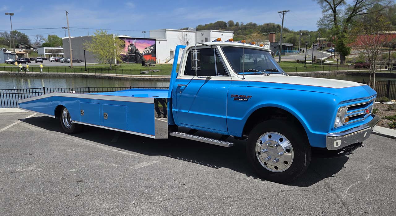 3rd Image of a 1967 CHEVROLET C3