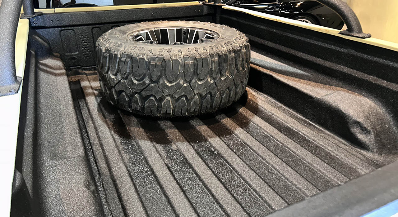 4th Image of a 2021 JEEP GLADIATOR SPORT