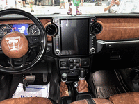 Image 9 of 14 of a 2021 JEEP GLADIATOR SPORT