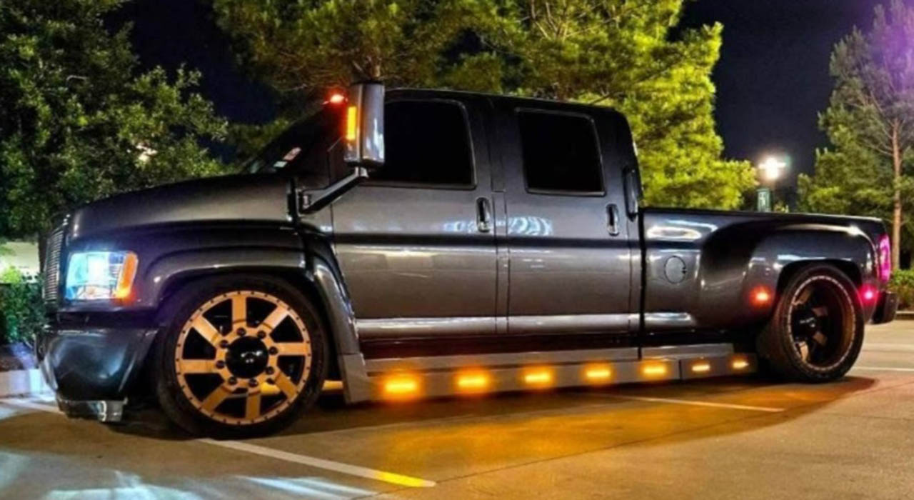 2nd Image of a 2006 CHEVROLET KODIAC