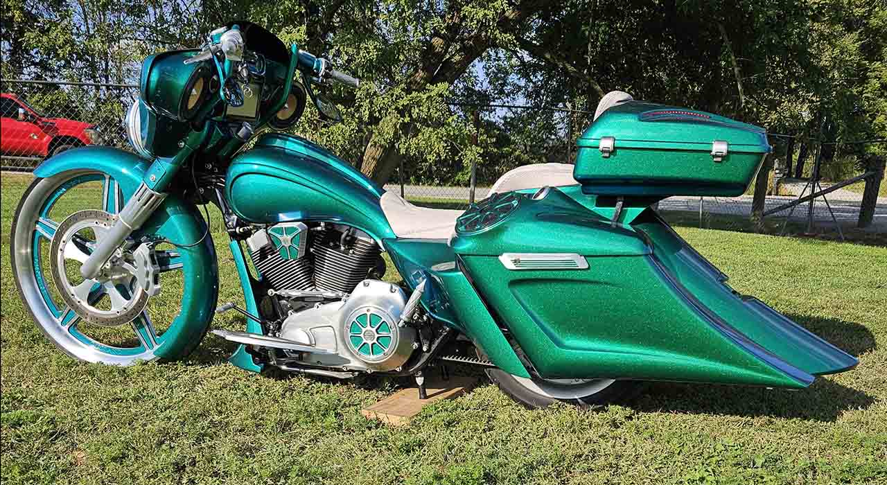 3rd Image of a 2008 HARLEY-DAVIDSON FLHX