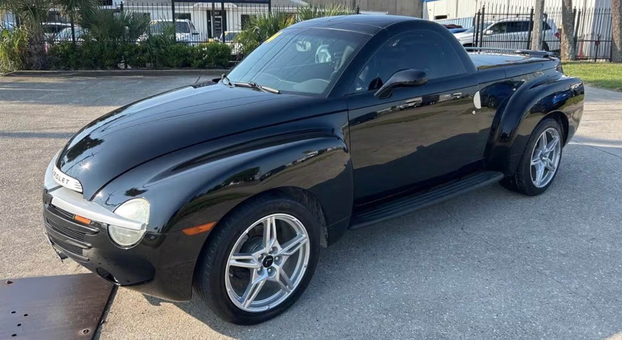 0th Image of a 2004 CHEVROLET SSR LS