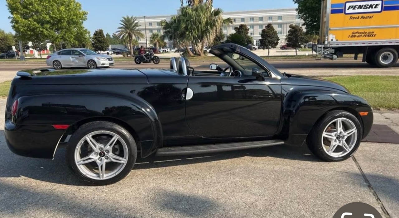 1st Image of a 2004 CHEVROLET SSR LS