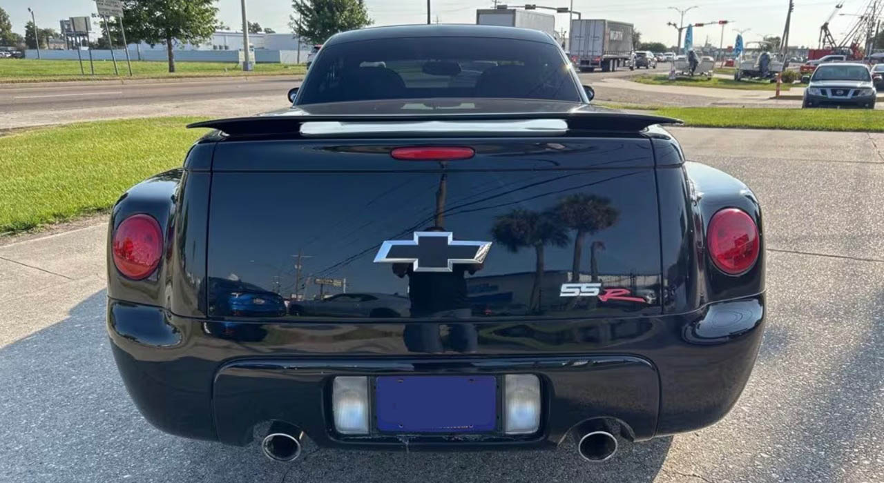 4th Image of a 2004 CHEVROLET SSR LS