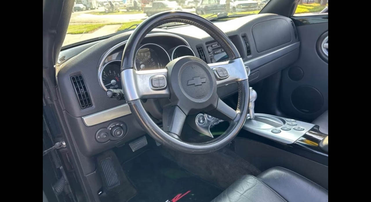 6th Image of a 2004 CHEVROLET SSR LS