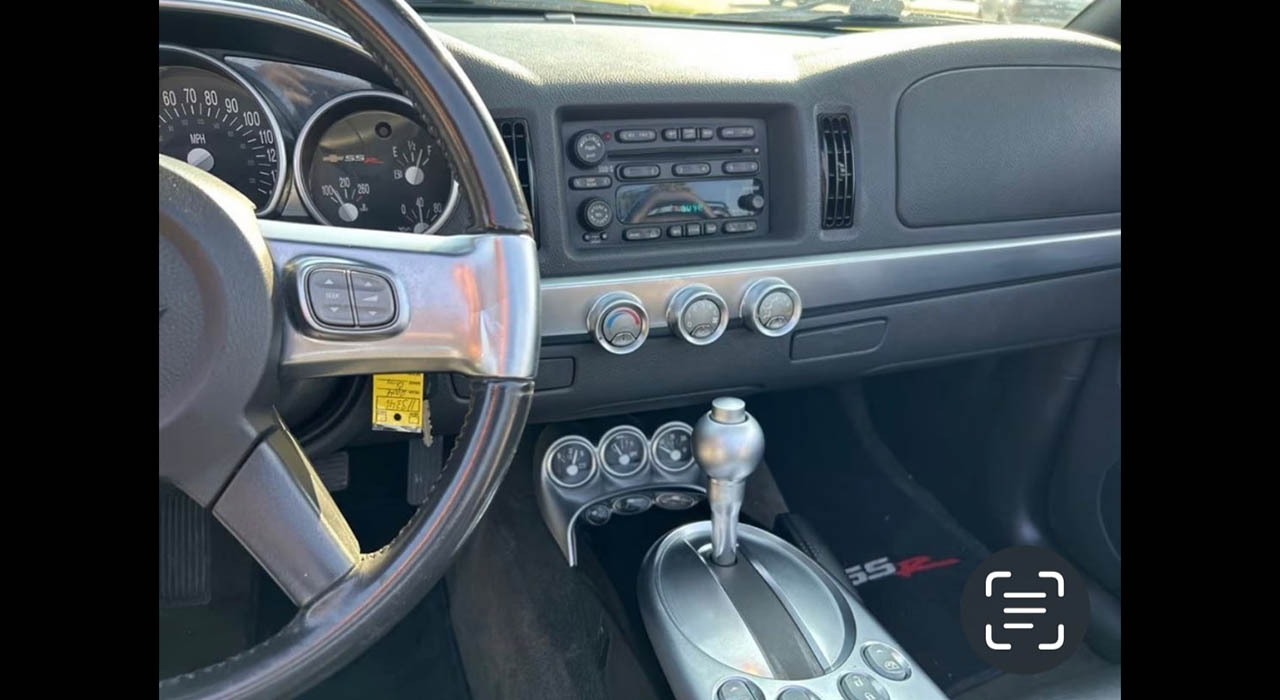 7th Image of a 2004 CHEVROLET SSR LS