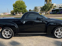 Image 3 of 9 of a 2004 CHEVROLET SSR LS