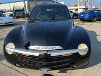 Image 4 of 9 of a 2004 CHEVROLET SSR LS
