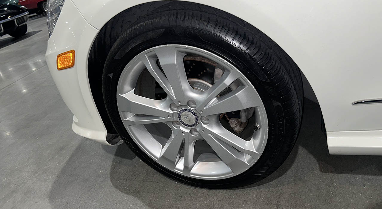 4th Image of a 2012 MERCEDES E-CLASS E350