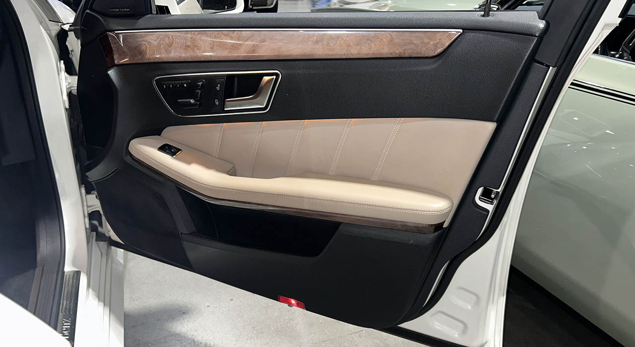 5th Image of a 2012 MERCEDES E-CLASS E350