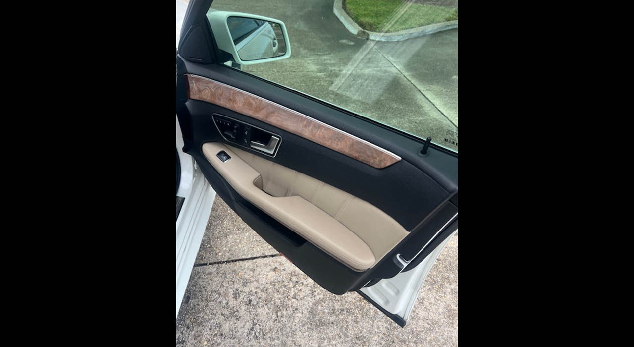 22nd Image of a 2012 MERCEDES E-CLASS E350