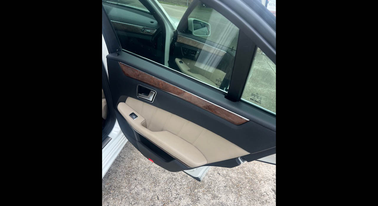 25th Image of a 2012 MERCEDES E-CLASS E350