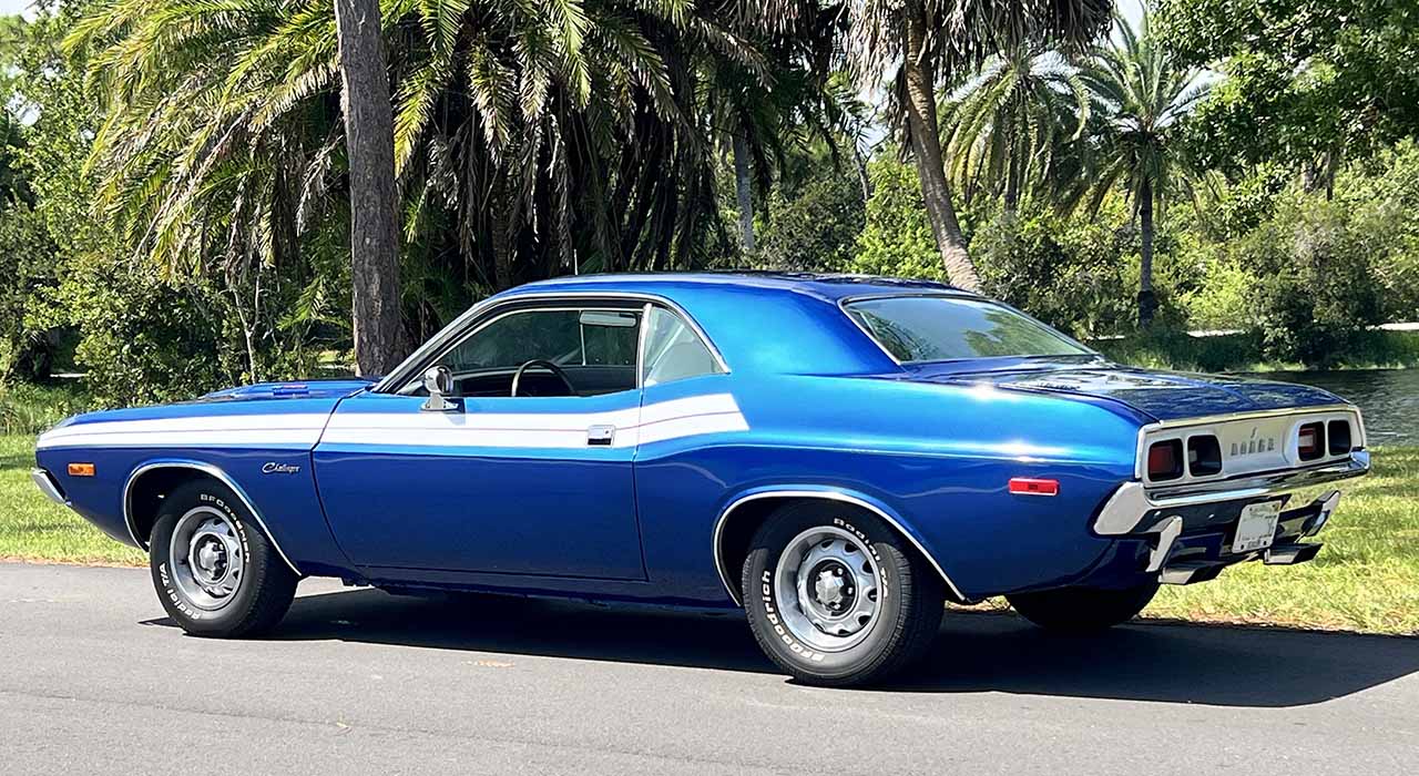 2nd Image of a 1972 DODGE CHALLENGER RALLYE EDITION