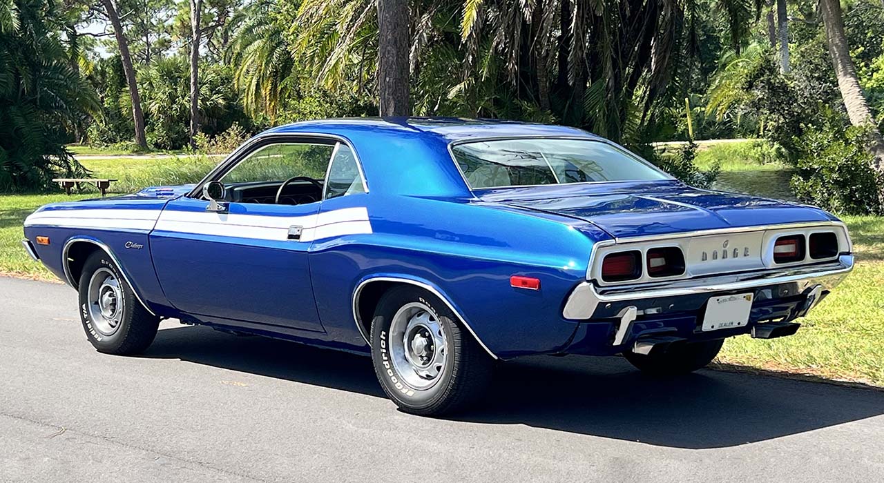 3rd Image of a 1972 DODGE CHALLENGER RALLYE EDITION