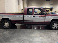 Image 3 of 15 of a 1988 CHEVROLET K2500