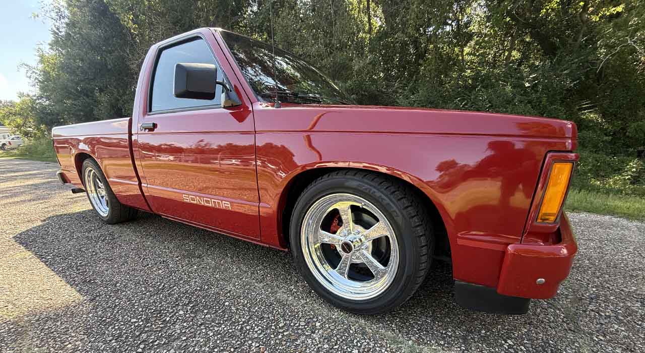 2nd Image of a 1991 GMC SONOMA