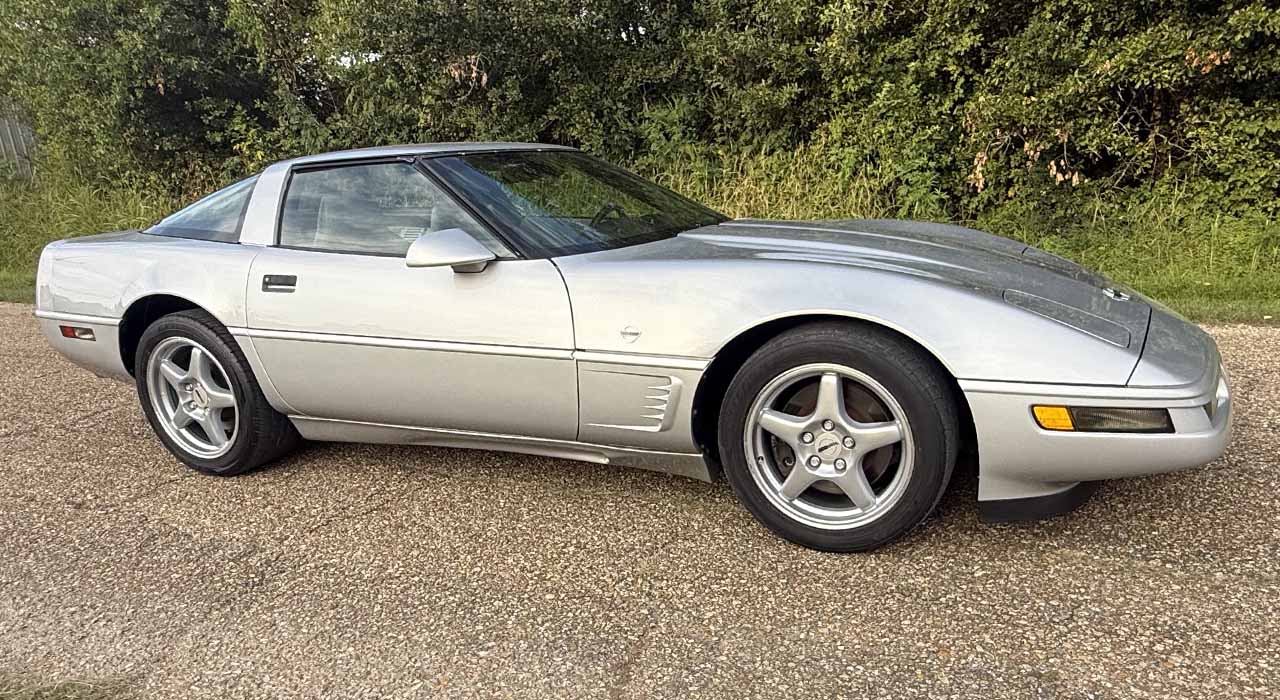 2nd Image of a 1996 CHEVROLET CORVETTE