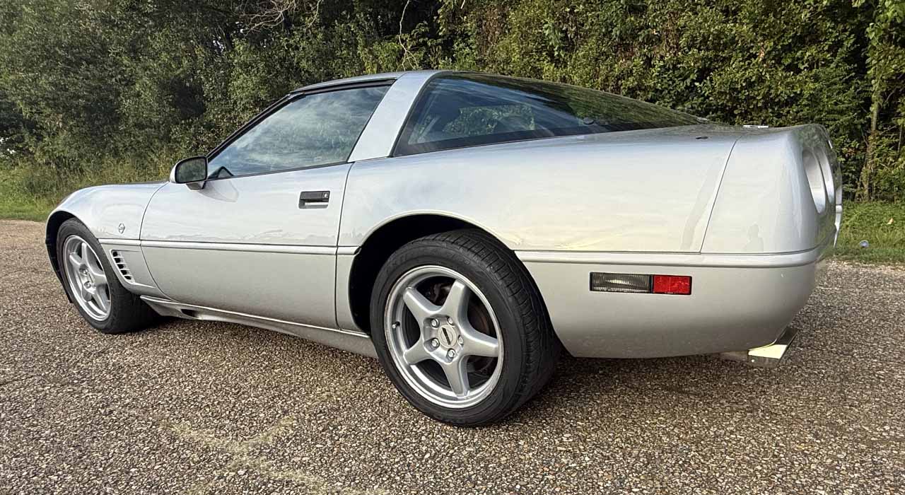 3rd Image of a 1996 CHEVROLET CORVETTE