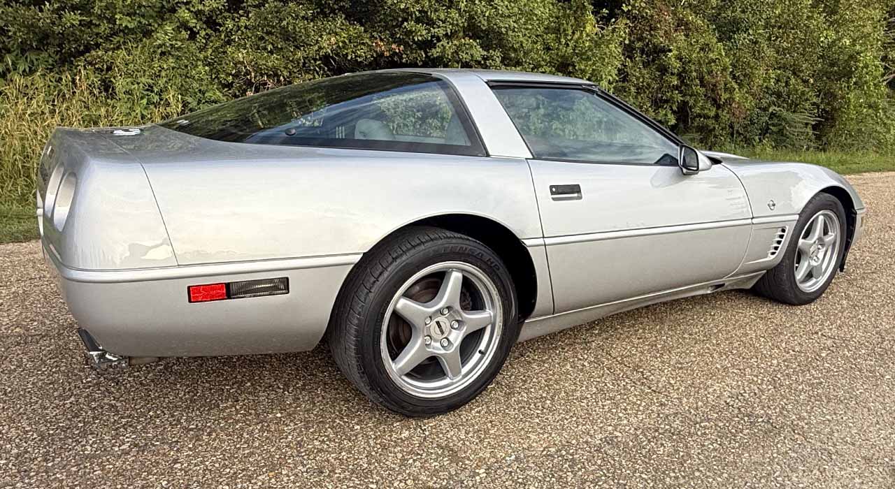4th Image of a 1996 CHEVROLET CORVETTE