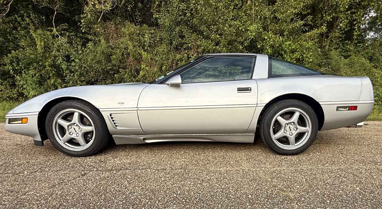 5th Image of a 1996 CHEVROLET CORVETTE