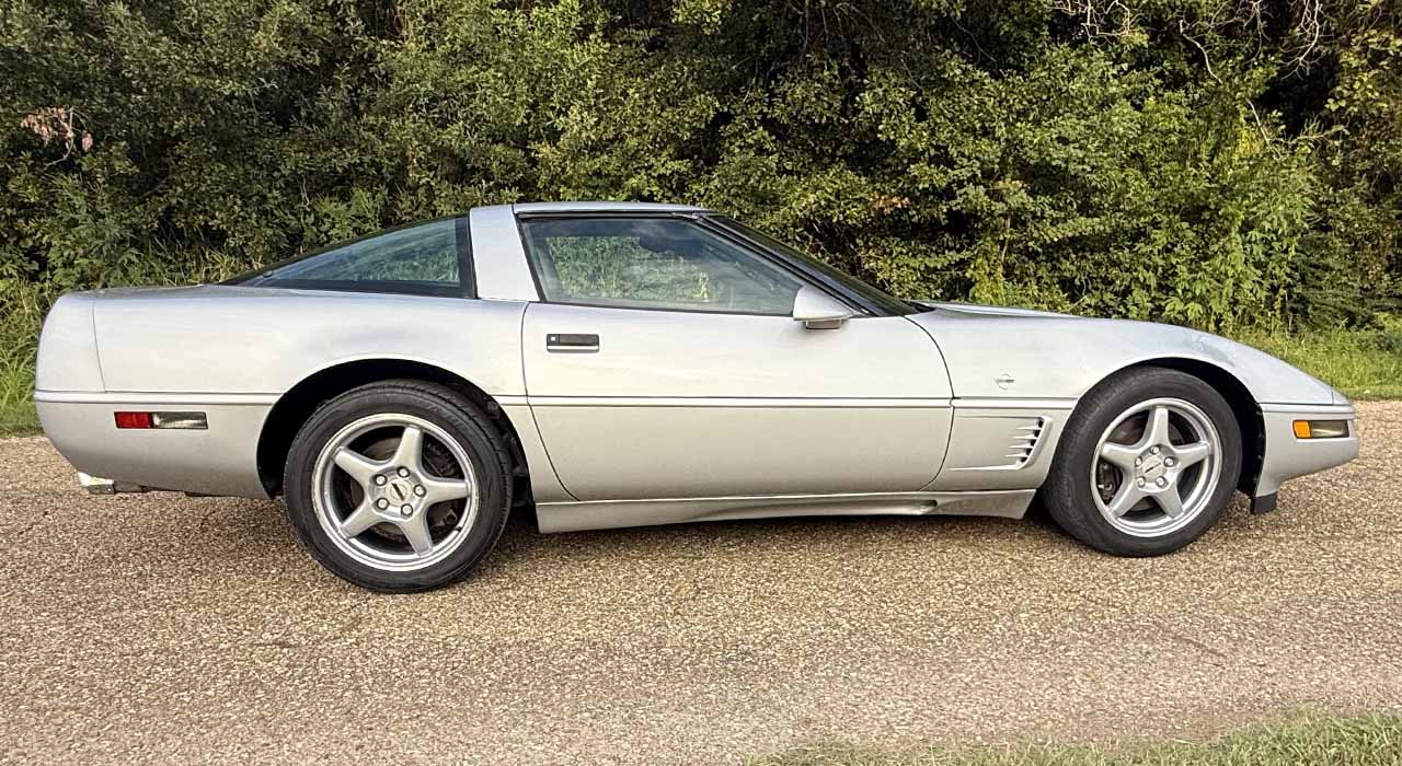 6th Image of a 1996 CHEVROLET CORVETTE