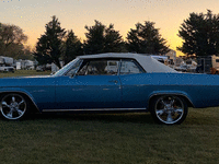 Image 9 of 18 of a 1966 CHEVROLET IMPALA