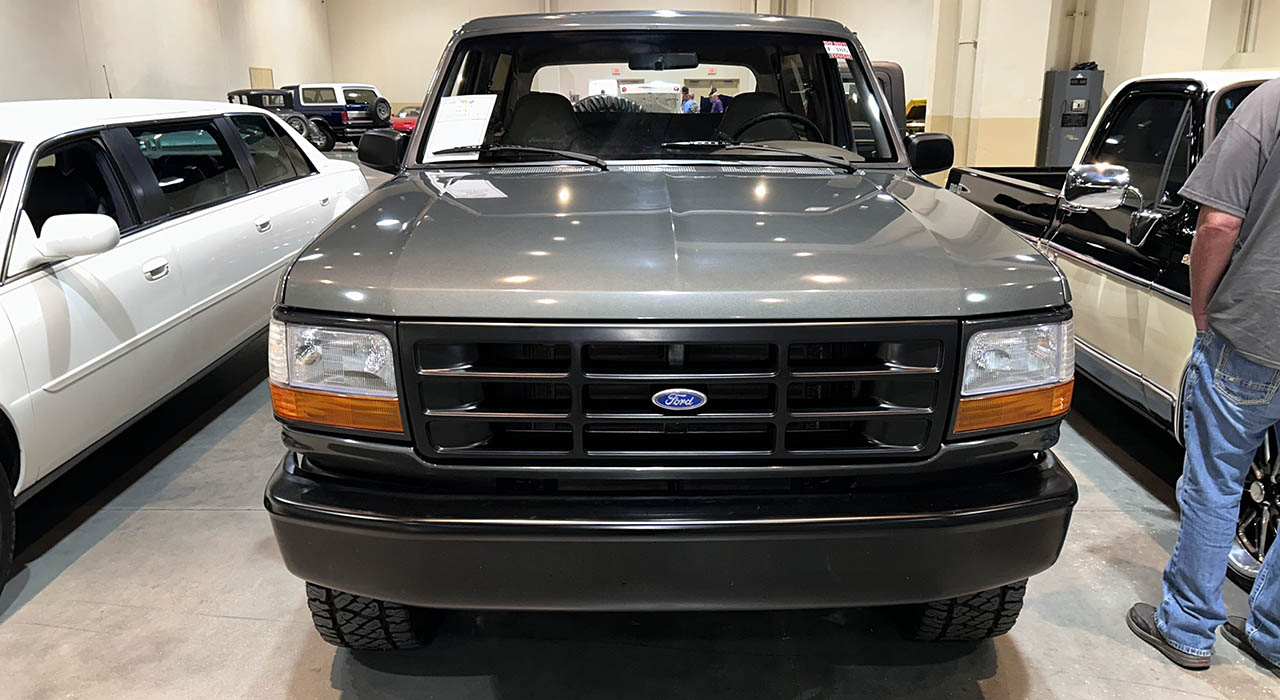 2nd Image of a 1993 FORD BRONCO