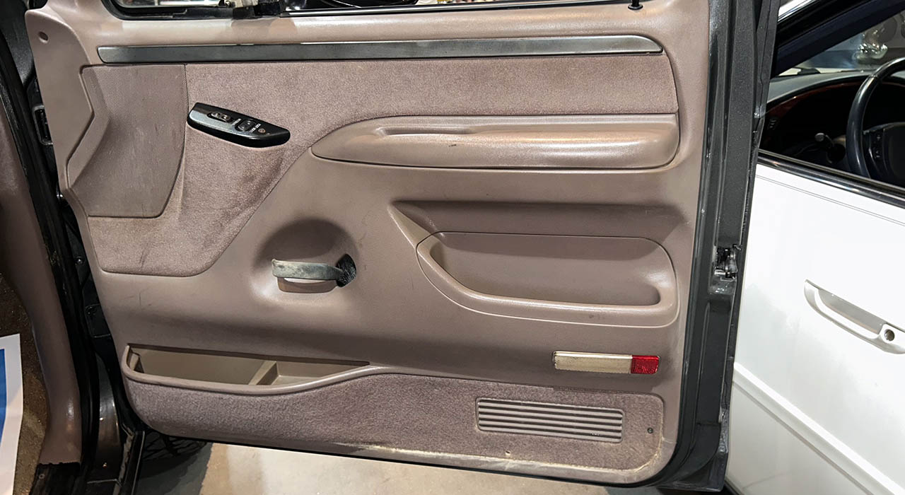 5th Image of a 1993 FORD BRONCO