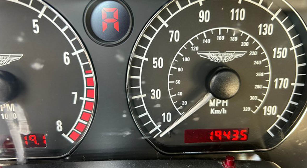 9th Image of a 2001 ASTON MARTIN DB7 VANTAGE VOLANTE