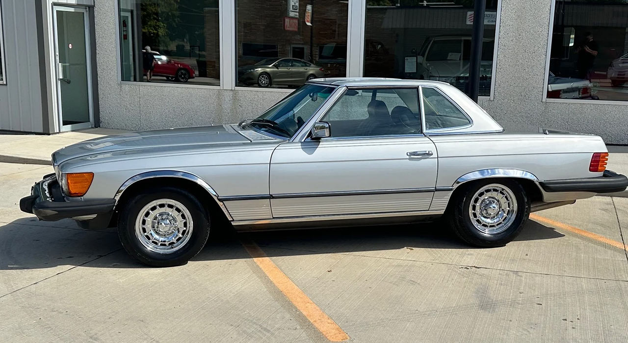 2nd Image of a 1982 MERCEDES-BENZ 380 380SL