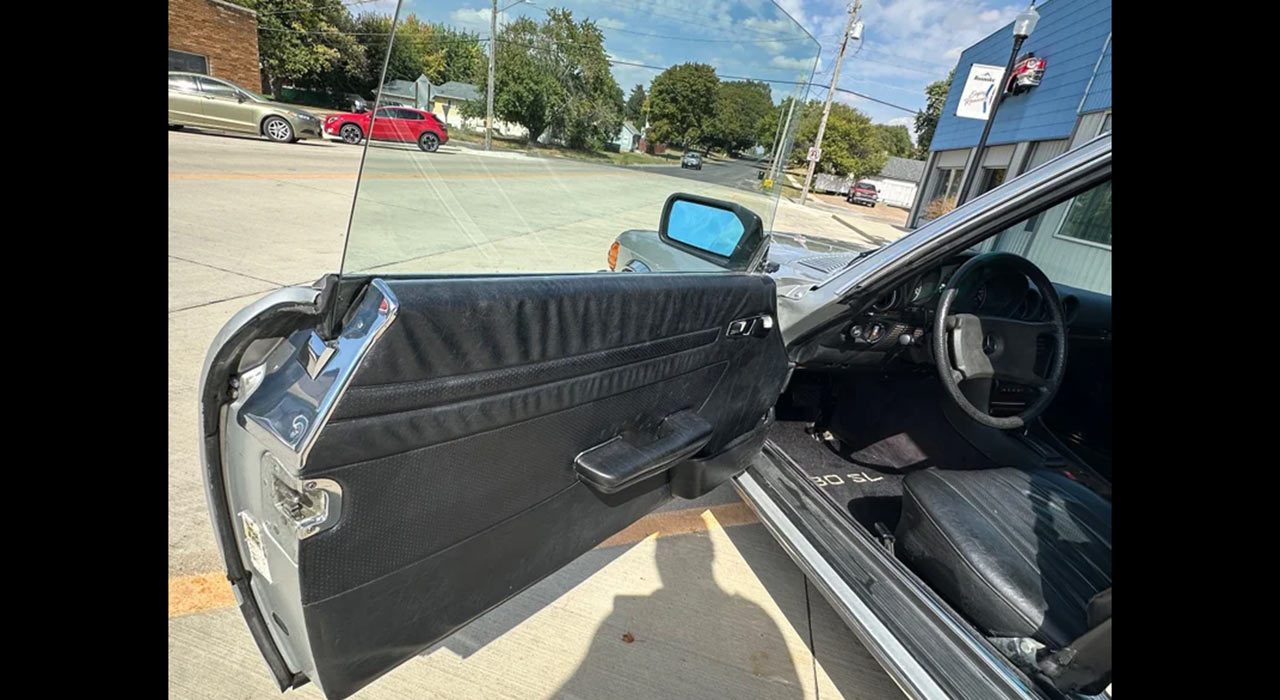 14th Image of a 1982 MERCEDES-BENZ 380 380SL