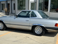 Image 6 of 20 of a 1982 MERCEDES-BENZ 380 380SL