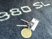 Image 18 of 20 of a 1982 MERCEDES-BENZ 380 380SL