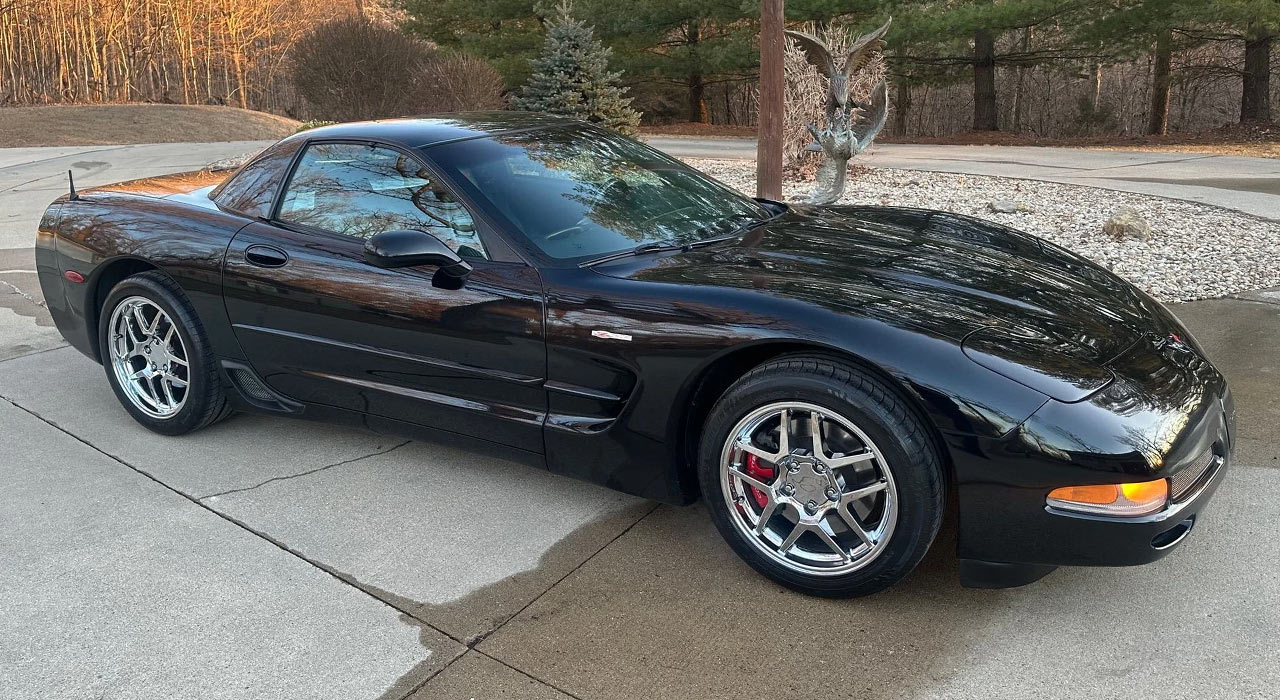 1st Image of a 2001 CHEVROLET CORVETTE Z06