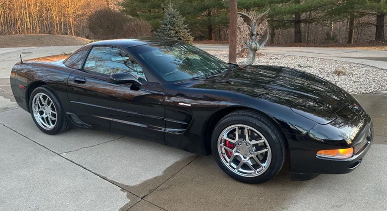 2nd Image of a 2001 CHEVROLET CORVETTE Z06