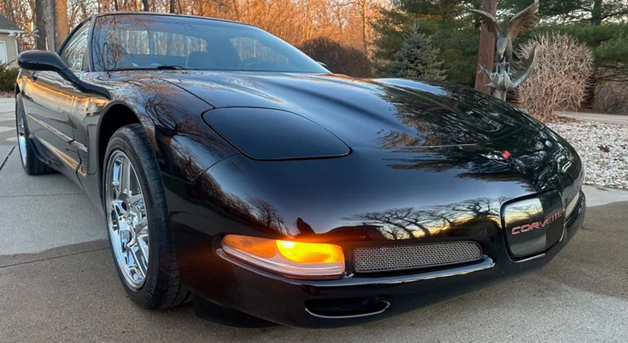 3rd Image of a 2001 CHEVROLET CORVETTE Z06
