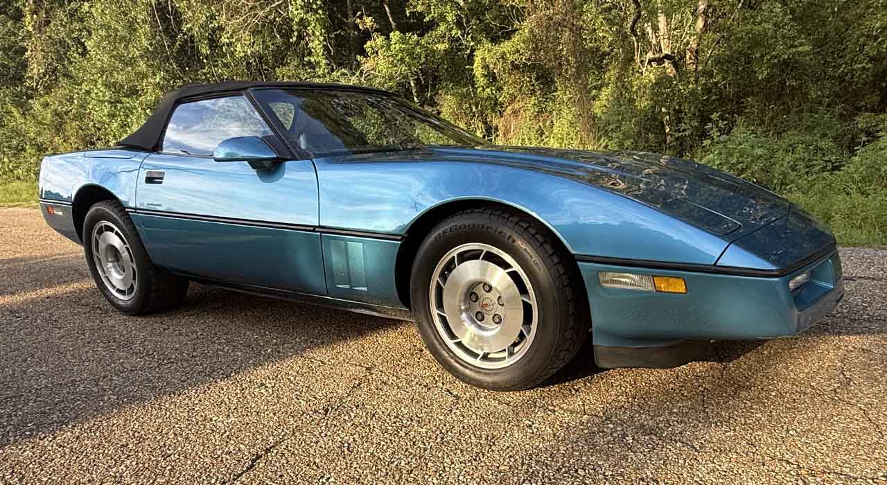 1st Image of a 1987 CHEVROLET CORVETTE