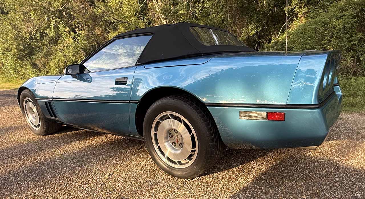 2nd Image of a 1987 CHEVROLET CORVETTE