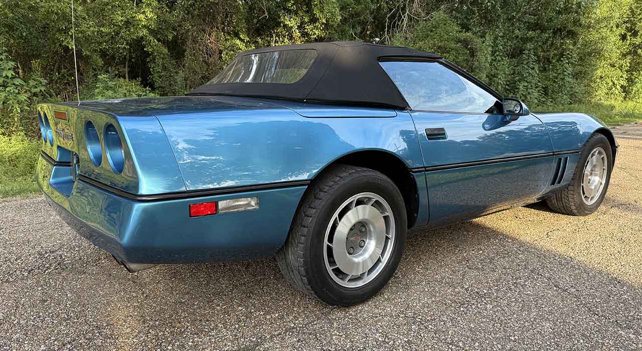 3rd Image of a 1987 CHEVROLET CORVETTE
