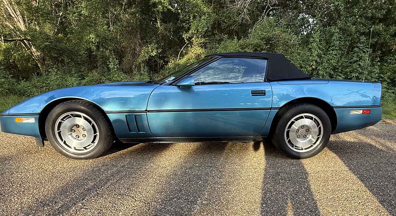4th Image of a 1987 CHEVROLET CORVETTE