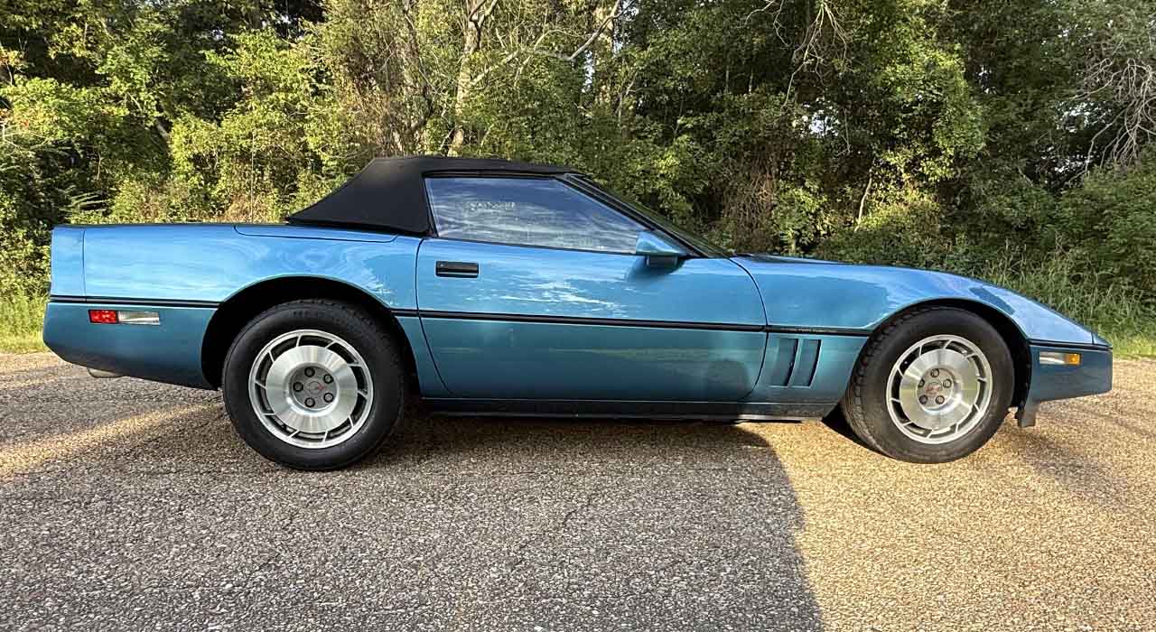 5th Image of a 1987 CHEVROLET CORVETTE