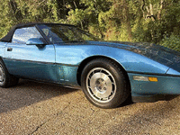 Image 2 of 18 of a 1987 CHEVROLET CORVETTE